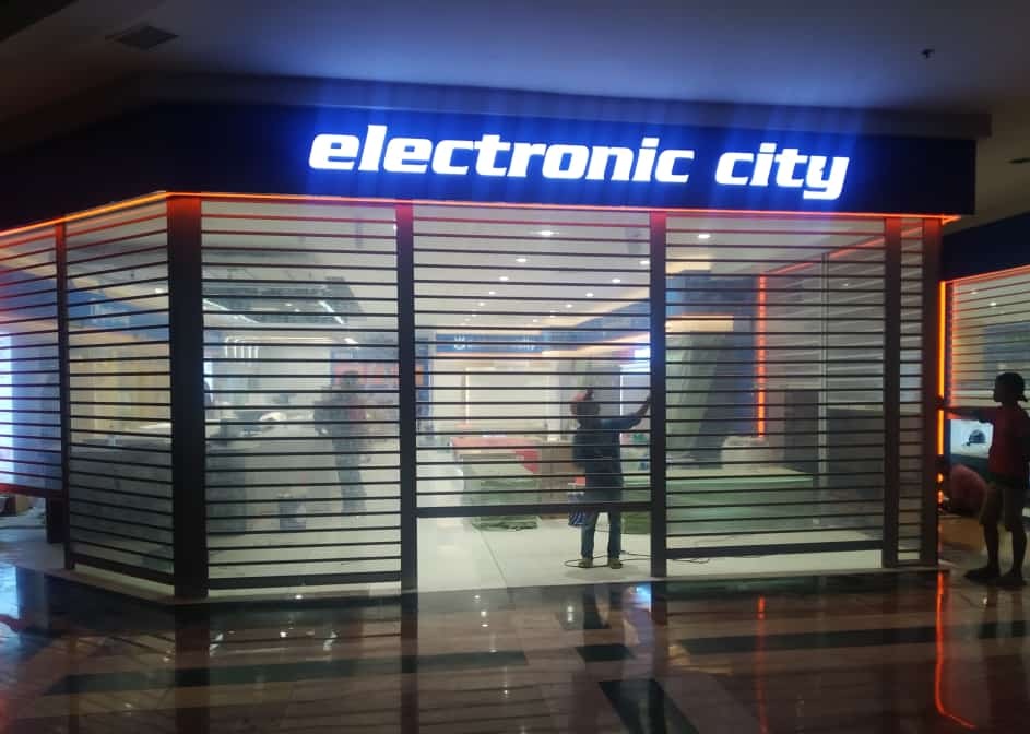 Rolling Door Polycarbonate Suma Doors tampak depan
