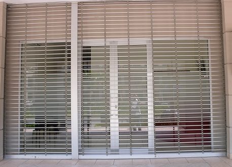 Rolling Door Grille Suma Doors tampak depan